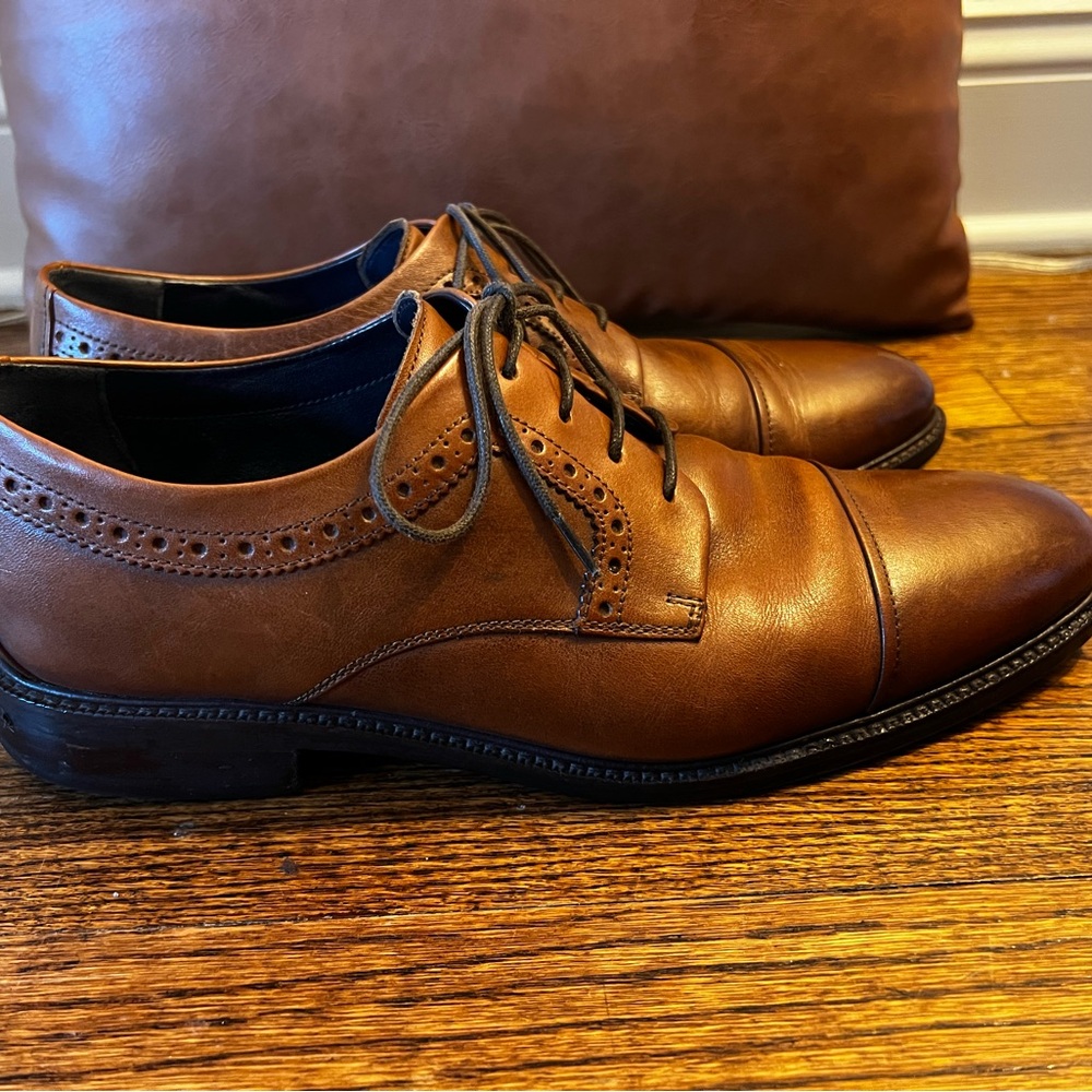 Cole haan size 10m. Men's Brown Leather cap toe Oxford shoes